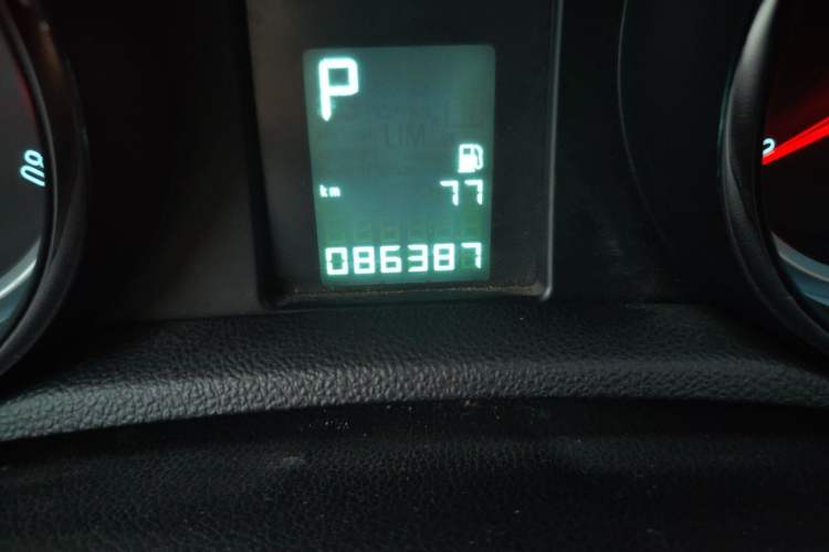 Used Buick Encore 2014 1.4T Automatic Two-Wheel Drive Urban Leading Model Odometer Close Up