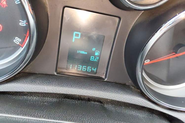 Used Buick Encore 2014 1.4T Automatic Two-Wheel Drive Urban Leading Model Odometer Close Up