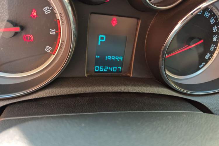 Used Buick Encore 2014 1.4T Automatic Two-Wheel Drive Urban Elite Model Odometer Close Up