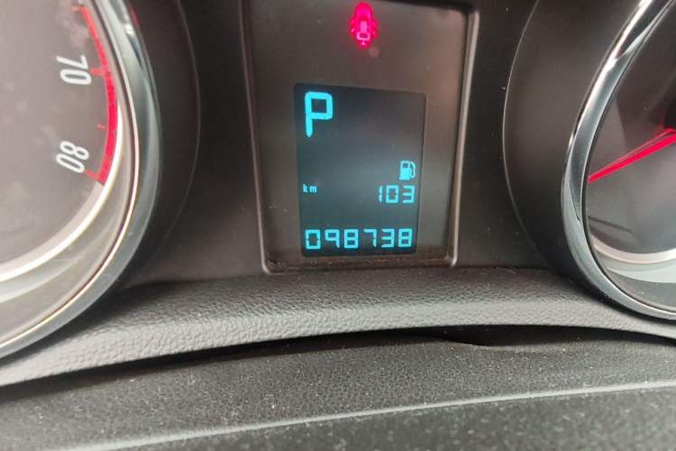 Used Buick Encore 2014 1.4T Automatic Two-Wheel Drive Urban Elite Model Odometer Close Up