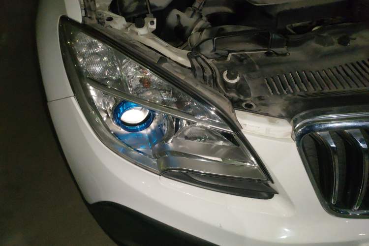 Used Buick Encore 2014 1.4T Automatic Two-Wheel Drive Urban Elite Model Right Front Headlight