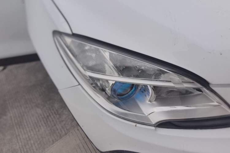 Used Buick Encore 2014 1.4T Automatic Two-Wheel Drive Urban Elite Model Right Front Headlight