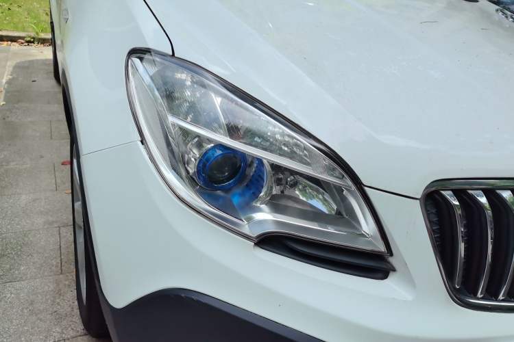 Used Buick Encore 2014 1.4T Automatic Two-Wheel Drive Urban Elite Model Right Front Headlight