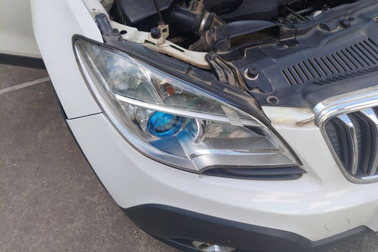 Used Buick Encore 2014 1.4T Manual Two-Wheel Drive Urban Advanced Model Right Front Headlight