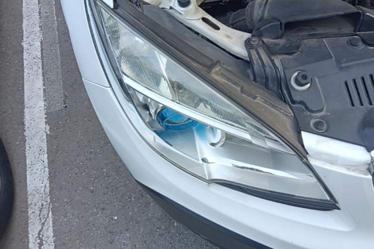 Used Buick Encore 2014 1.4T Automatic Two-Wheel Drive Urban Elite Model Right Front Headlight