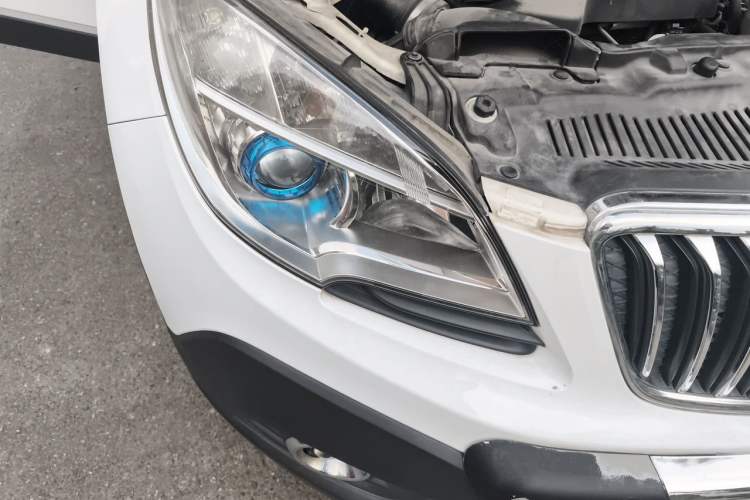 Used Buick Encore 2014 1.4T Automatic Two-Wheel Drive Urban Elite Model Right Front Headlight