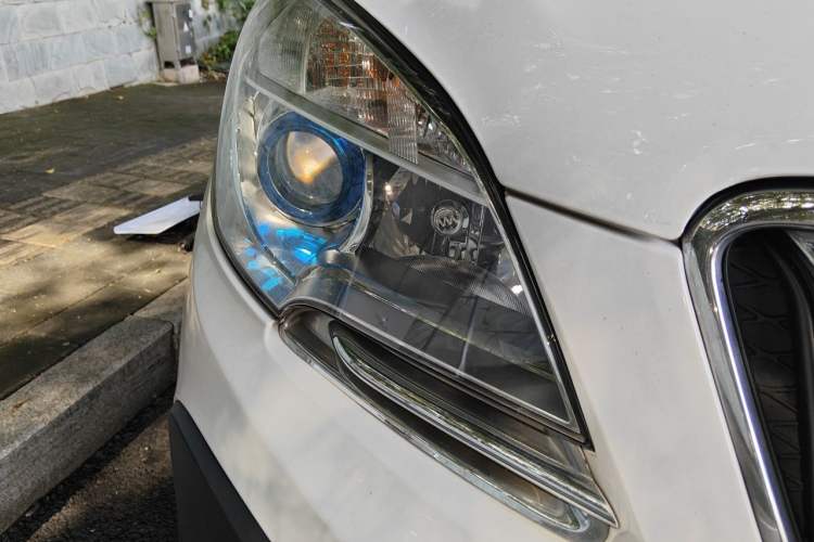 Used Buick Encore 2014 1.4T Automatic Two-Wheel Drive Urban Elite Model Right Front Headlight