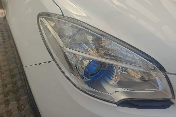 Used Buick Encore 2014 1.4T Automatic Two-Wheel Drive Urban Elite Model Right Front Headlight
