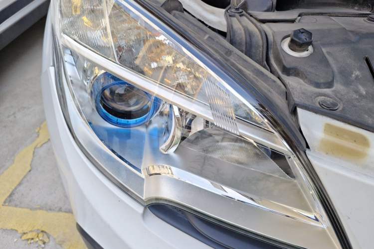 Used Buick Encore 2014 1.4T Automatic Two-Wheel Drive Urban Elite Model Right Front Headlight