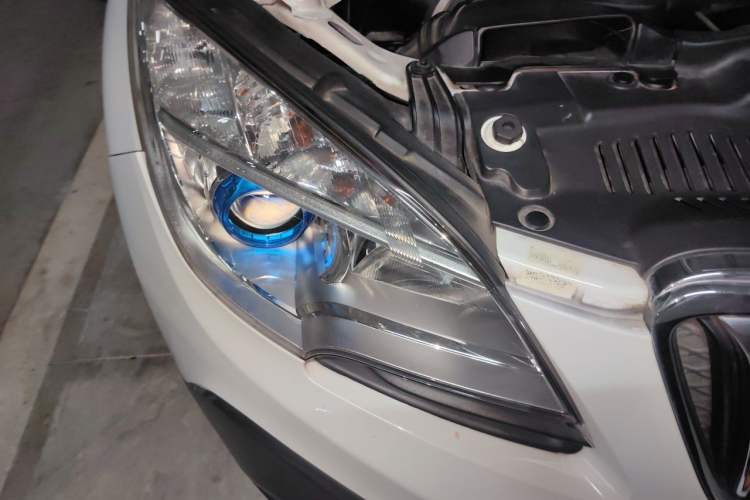 Used Buick Encore 2014 1.4T Automatic Two-Wheel Drive Urban Elite Model Right Front Headlight