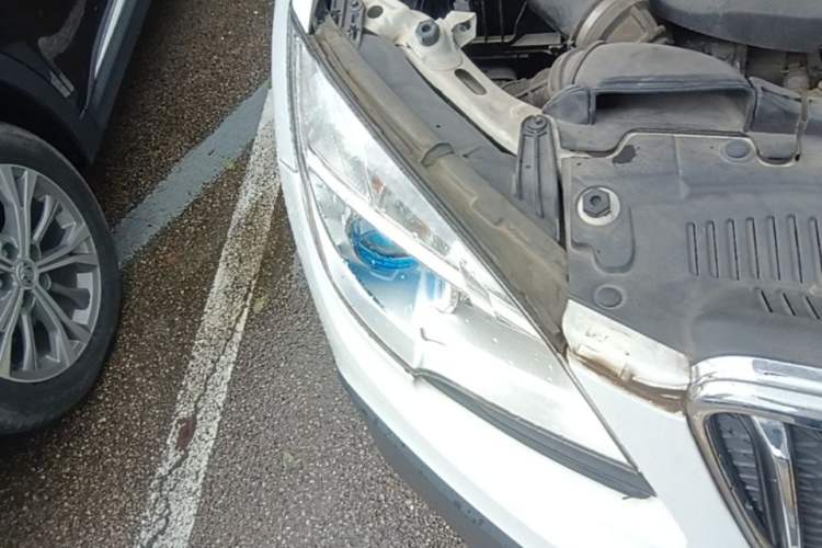 Used Buick Encore 2014 1.4T Automatic Two-Wheel Drive Urban Elite Model Right Front Headlight