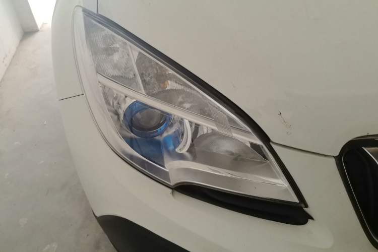 Used Buick Encore 2014 1.4T Automatic Two-Wheel Drive Urban Elite Model Right Front Headlight