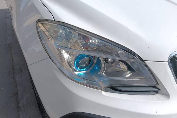 Used Buick Encore 2014 1.4T Automatic Two-Wheel Drive Urban Elite Model Right Front Headlight