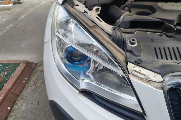 Used Buick Encore 2014 1.4T Automatic Two-Wheel Drive Urban Elite Model Right Front Headlight