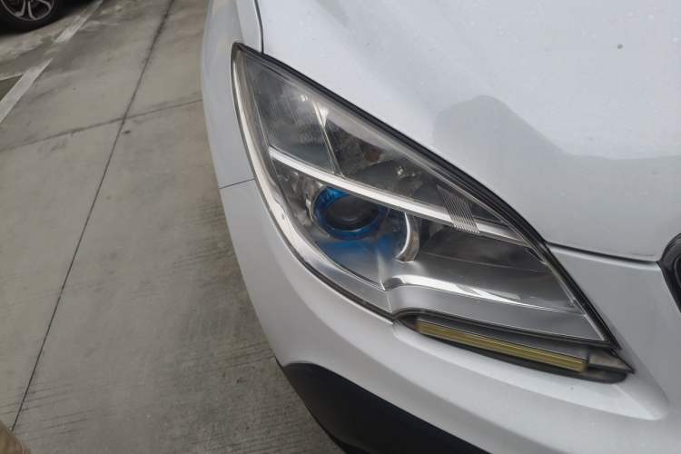 Used Buick Encore 2014 1.4T Automatic Two-Wheel Drive Urban Elite Model Right Front Headlight