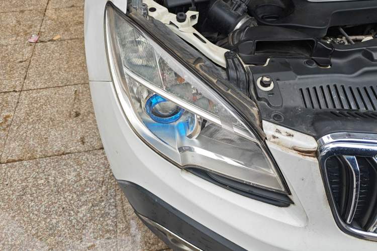 Used Buick Encore 2014 1.4T Manual Two-Wheel Drive Urban Advanced Model Right Front Headlight