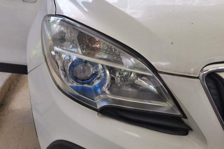 Used Buick Encore 2014 1.4T Automatic Two-Wheel Drive Urban Elite Model Right Front Headlight