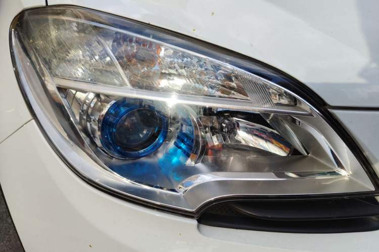 Used Buick Encore 2014 1.4T Manual Two-Wheel Drive Urban Advanced Model Right Front Headlight