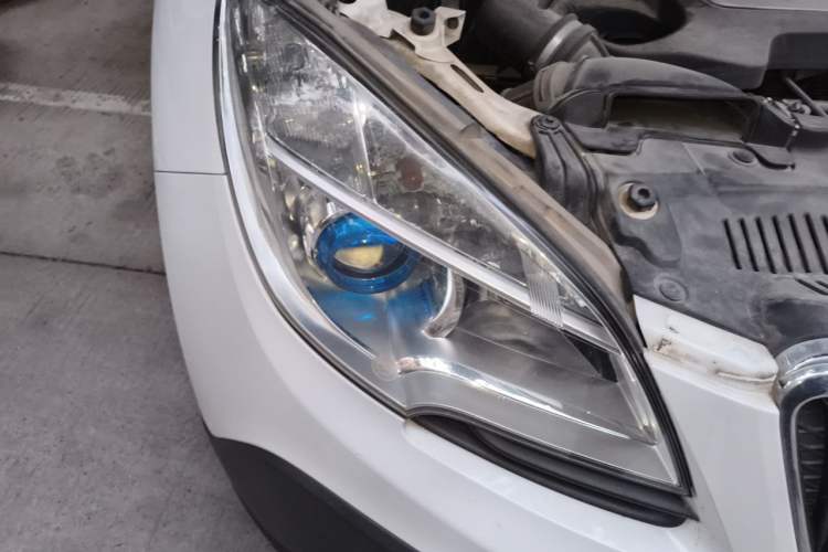 Used Buick Encore 2014 1.4T Manual Two-Wheel Drive Urban Advanced Model Right Front Headlight
