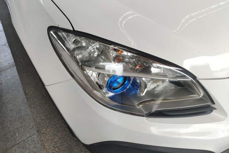 Used Buick Encore 2014 1.4T Automatic Two-Wheel Drive Urban Elite Model Right Front Headlight