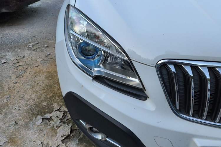 Used Buick Encore 2014 1.4T Automatic All-Wheel-Drive Flagship Edition Right Front Headlight