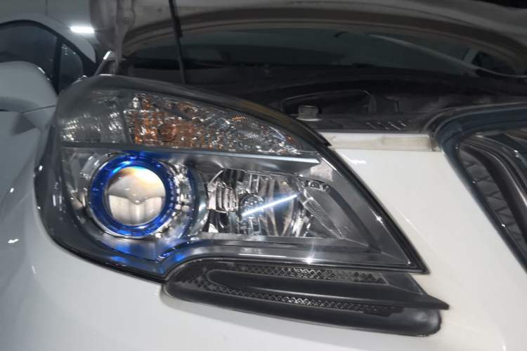 Used Buick Encore 2014 1.4T Automatic Two-Wheel Drive Urban Elite Model Right Front Headlight
