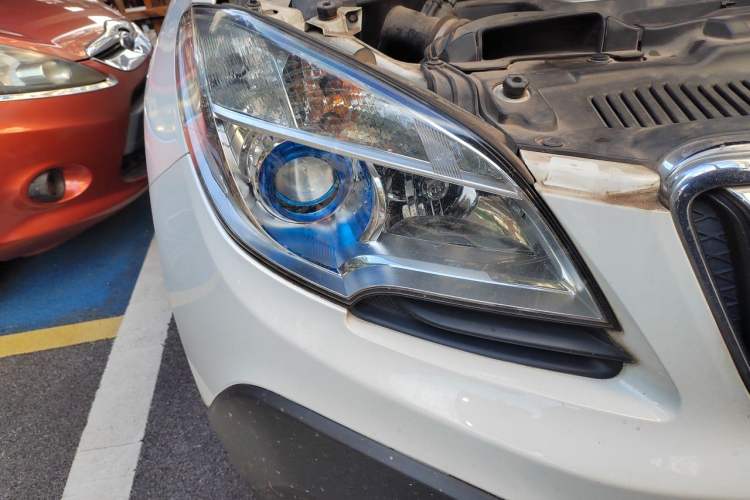 Used Buick Encore 2014 1.4T Manual Two-Wheel Drive Urban Advanced Model Right Front Headlight