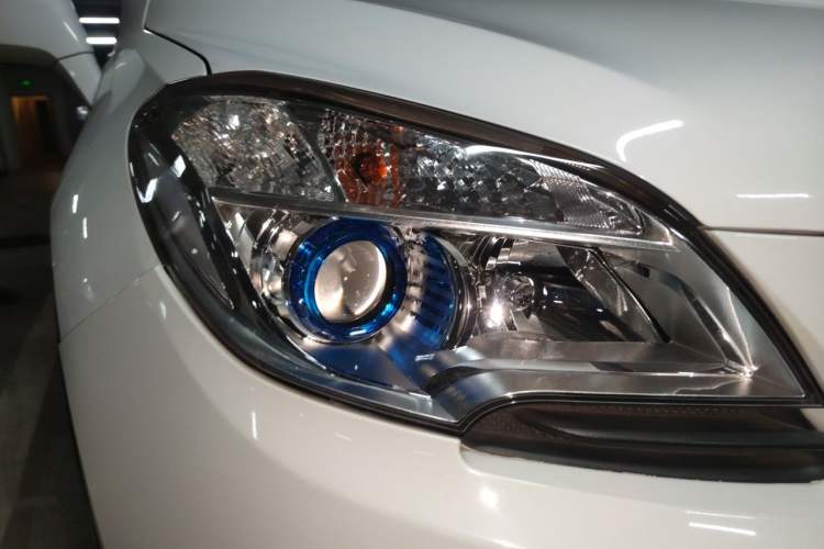 Used Buick Encore 2014 1.4T Automatic Two-Wheel Drive Urban Elite Model Right Front Headlight