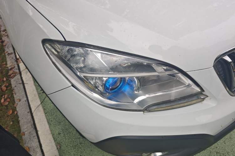 Used Buick Encore 2014 1.4T Automatic Two-Wheel Drive Urban Elite Model Right Front Headlight