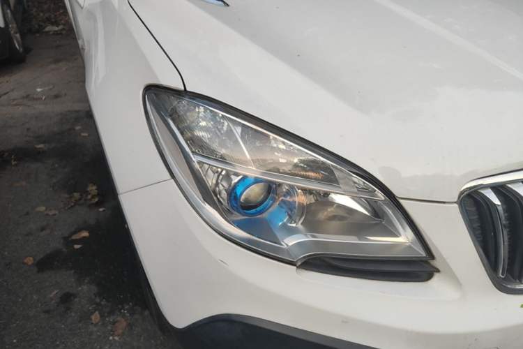Used Buick Encore 2014 1.4T Manual Two-Wheel Drive Urban Advanced Model Right Front Headlight