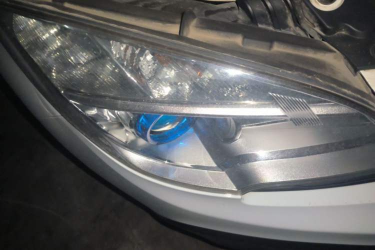 Used Buick Encore 2014 1.4T Automatic Two-Wheel Drive Urban Elite Model Right Front Headlight