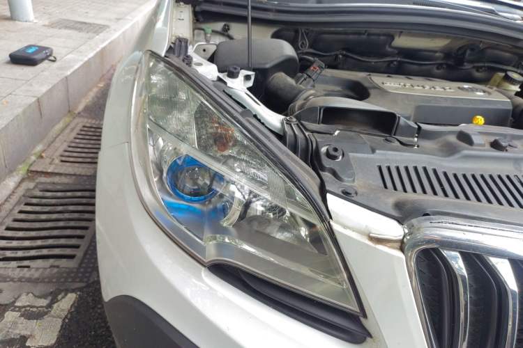 Used Buick Encore 2014 1.4T Automatic Two-Wheel Drive Urban Elite Model Right Front Headlight