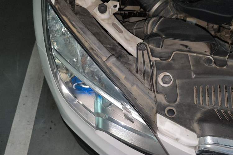 Used Buick Encore 2014 1.4T Automatic Two-Wheel Drive Urban Elite Model Right Front Headlight