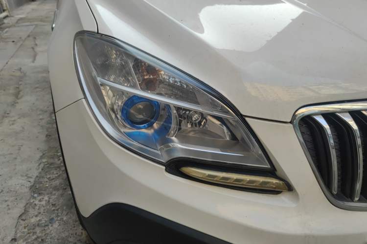 Used Buick Encore 2014 1.4T Automatic All-Wheel-Drive Flagship Edition Right Front Headlight