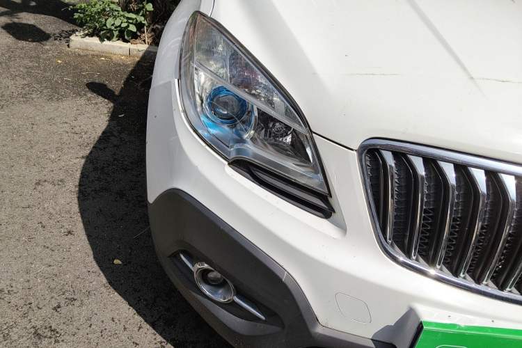 Used Buick Encore 2014 1.4T Automatic All-Wheel-Drive Flagship Edition Right Front Headlight