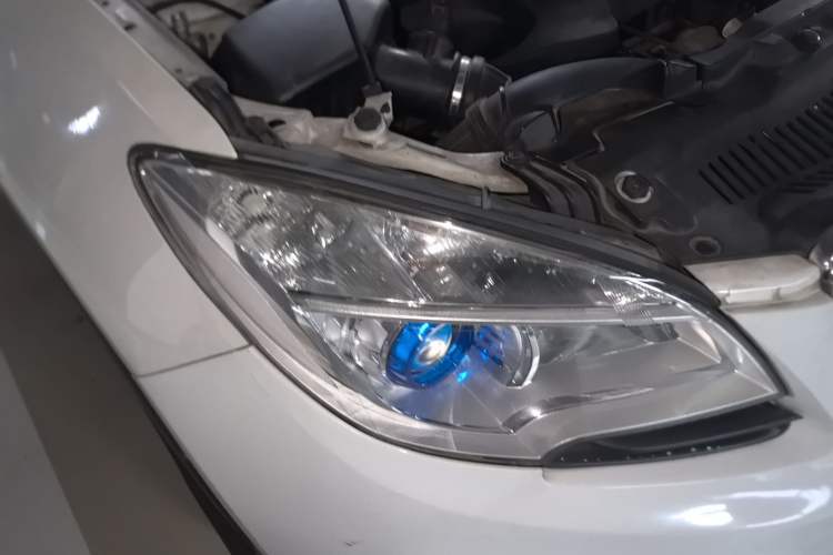 Used Buick Encore 2014 1.4T Automatic Two-Wheel Drive Urban Elite Model Right Front Headlight