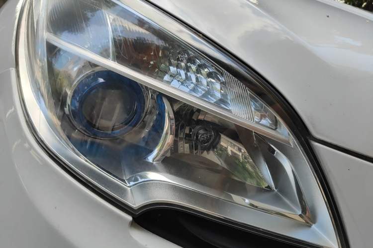 Used Buick Encore 2014 1.4T Automatic Two-Wheel Drive Urban Elite Model Right Front Headlight