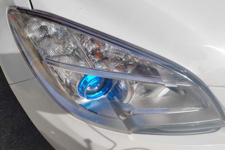 Used Buick Encore 2014 1.4T Automatic All-Wheel-Drive Flagship Edition Right Front Headlight