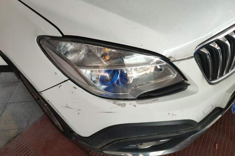 Used Buick Encore 2014 1.4T Automatic All-Wheel-Drive Flagship Edition Right Front Headlight