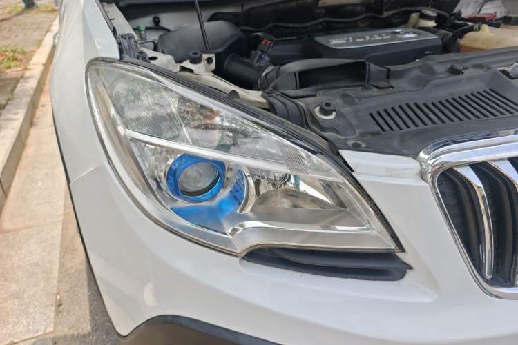 Used Buick Encore 2014 1.4T Automatic Two-Wheel Drive Urban Elite Model Right Front Headlight