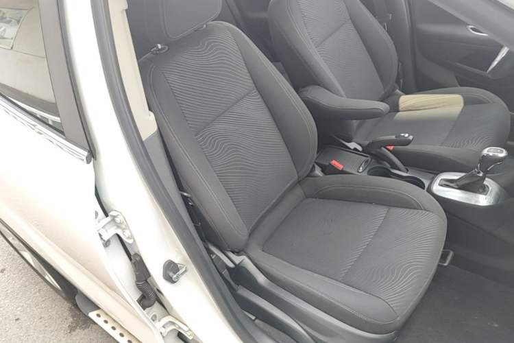 Used Buick Encore 2014 1.4T Automatic Two-Wheel Drive Urban Elite Model Right Front Seat