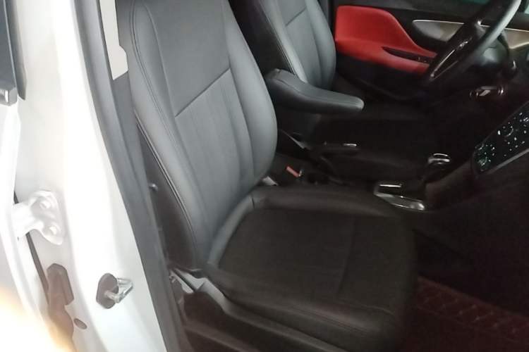Used Buick Encore 2014 1.4T Automatic Two-Wheel Drive Urban Elite Model Right Front Seat