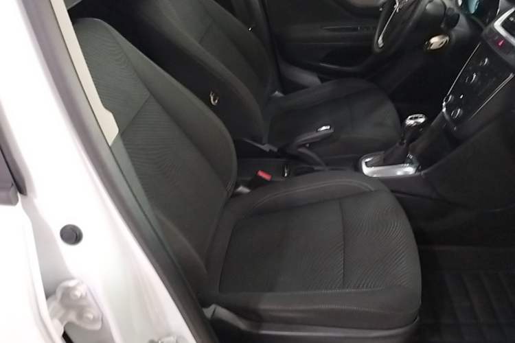 Used Buick Encore 2014 1.4T Automatic Two-Wheel Drive Urban Elite Model Right Front Seat