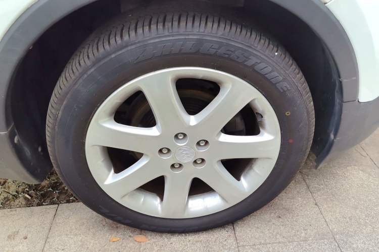 Used Buick Encore 2014 1.4T Automatic Two-Wheel Drive Urban Elite Model Right Front Wheel Hub