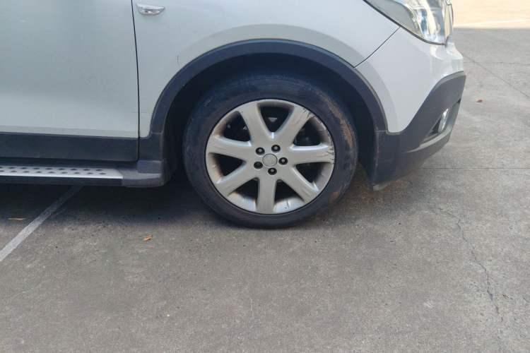 Used Buick Encore 2014 1.4T Manual Two-Wheel Drive Urban Advanced Model Right Front Wheel Hub
