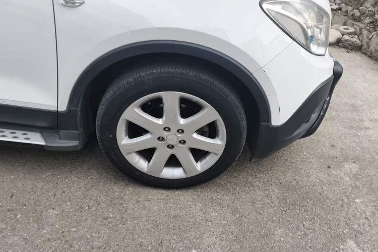 Used Buick Encore 2014 1.4T Automatic Two-Wheel Drive Urban Elite Model Right Front Wheel Hub