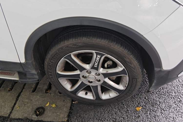 Used Buick Encore 2014 1.4T Automatic Two-Wheel Drive Urban Elite Model Right Front Wheel Hub
