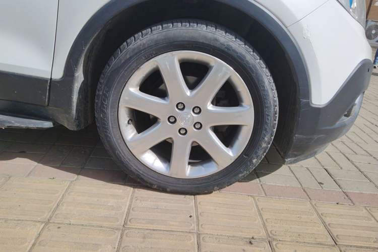 Used Buick Encore 2014 1.4T Manual Two-Wheel Drive Urban Advanced Model Right Front Wheel Hub