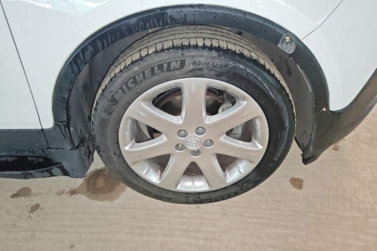 Used Buick Encore 2014 1.4T Automatic Two-Wheel Drive Urban Leading Model Right Front Wheel Hub