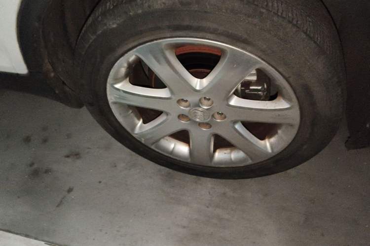 Used Buick Encore 2014 1.4T Automatic Two-Wheel Drive Urban Elite Model Right Front Wheel Hub
